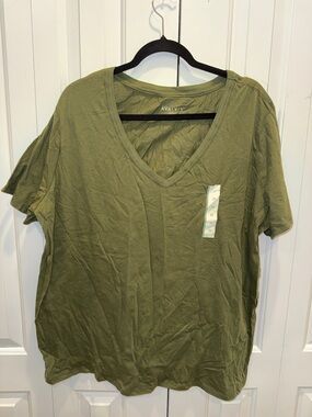 Ava & Viv Olive Green V-Neck Short Sleeve Tee